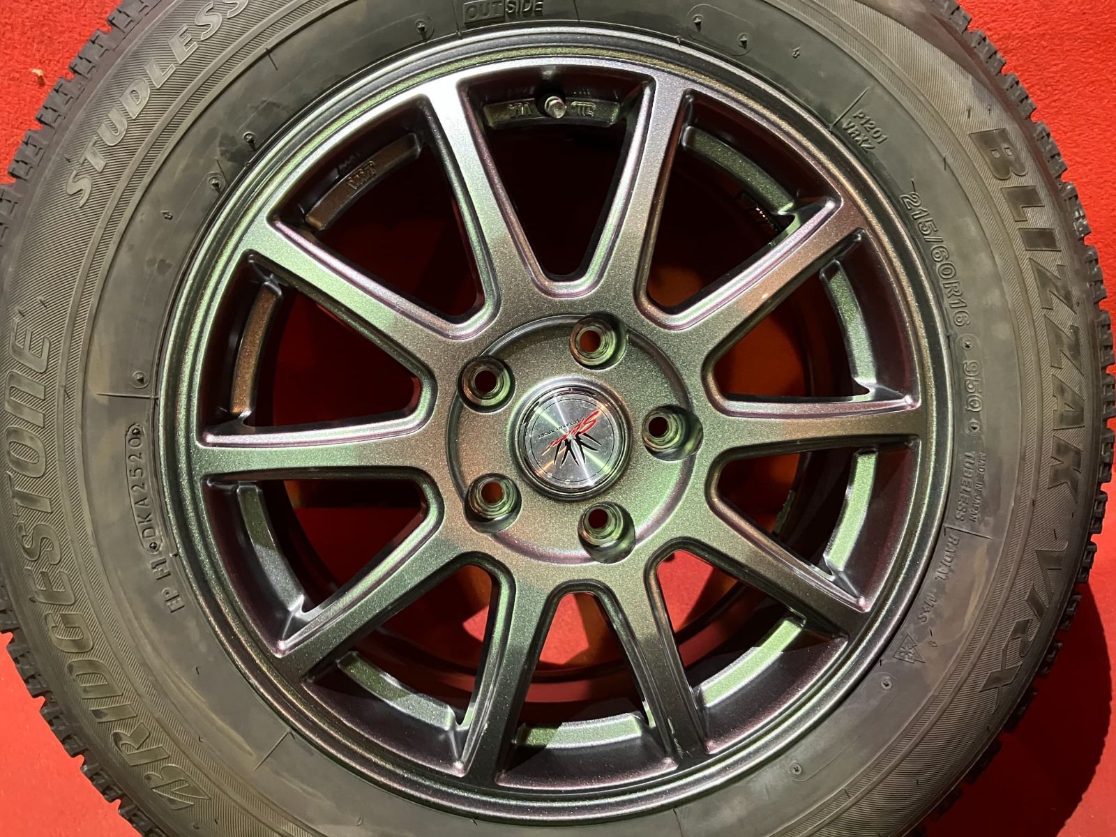 中古スタッドレスタイヤホイールセット【215/60R16 BRIDGESTONE VRX