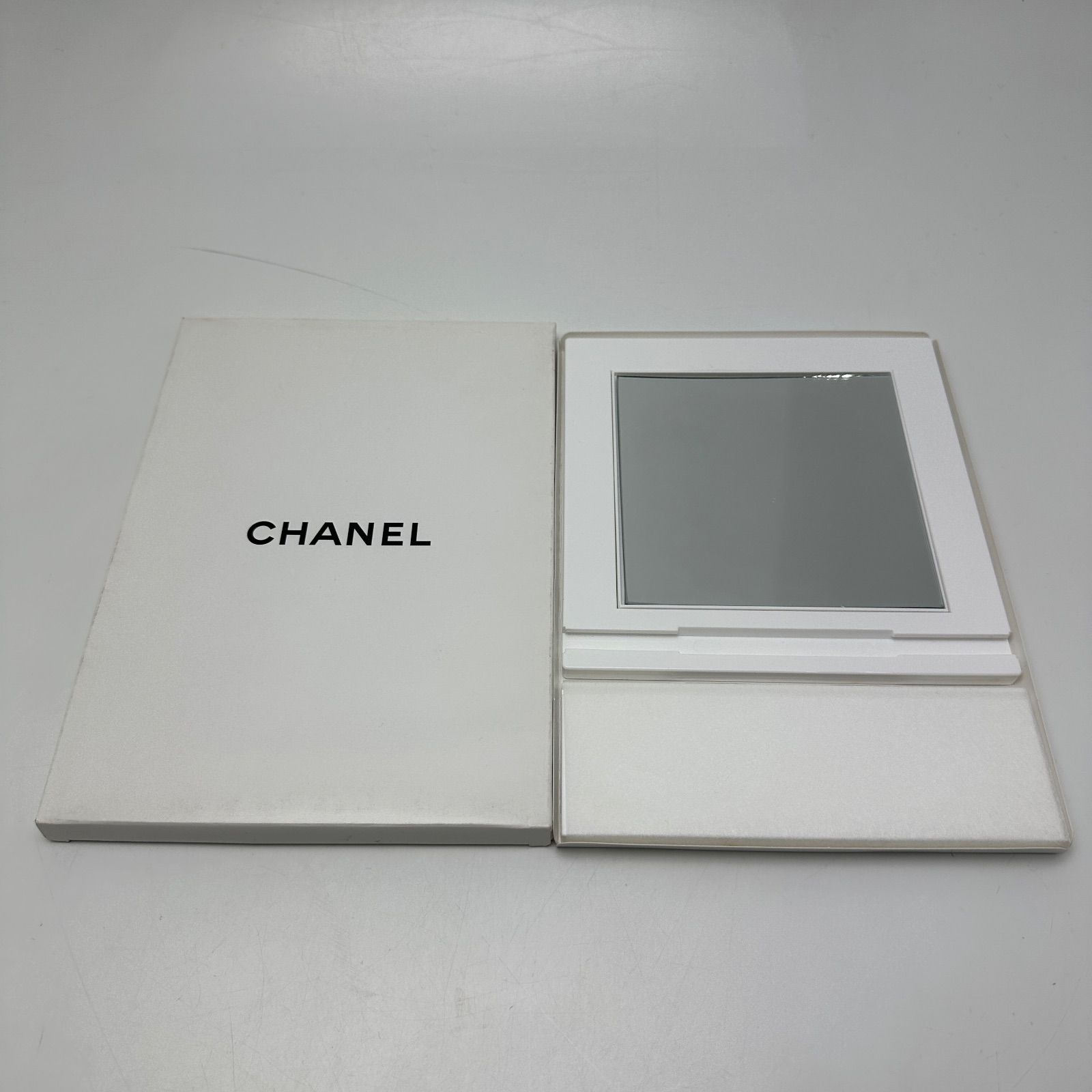 未使用　CHANEL シャネル  回転式 卓上スタンドミラー　鏡 楠本質店/元住吉】ほぼ未使用品 シャネル CHANEL スタンドミラー