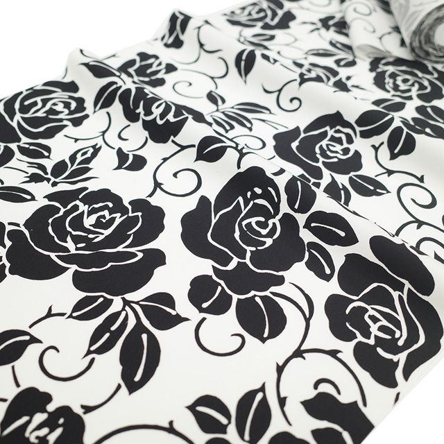 新品】 平紬 着物 着尺 反物 紬 白 黒 モノトーン 薔薇 バラ 花 日本の