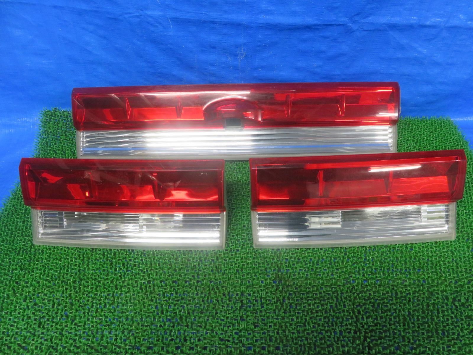 ☆SFC4167/三菱 デリカD5 CV5W 純正 テールライトリアガーニッシュ内側