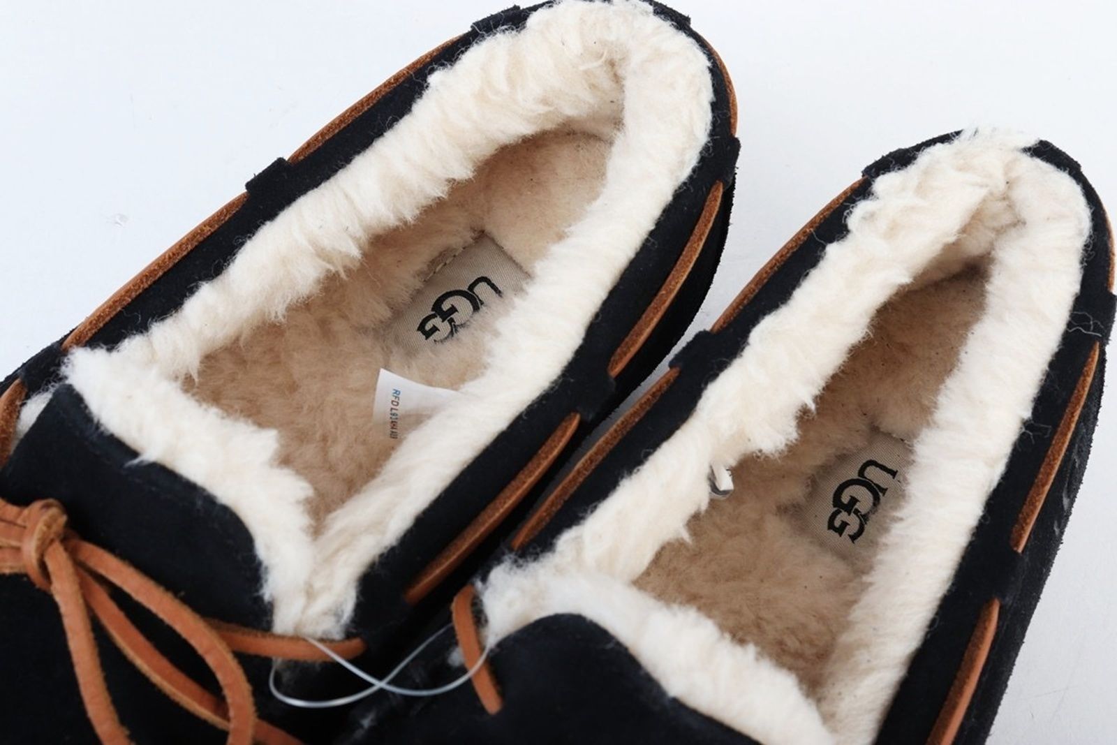 UGG 28cm ダコタ ブラック USA 11 ボア モカシン W DAKOTA 1107949 BLK