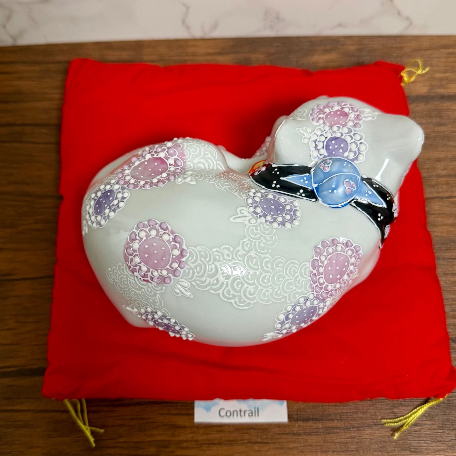 九谷焼】6号 眠り猫 花むらさき 座布団付き Kutani Ware Lucky Cat