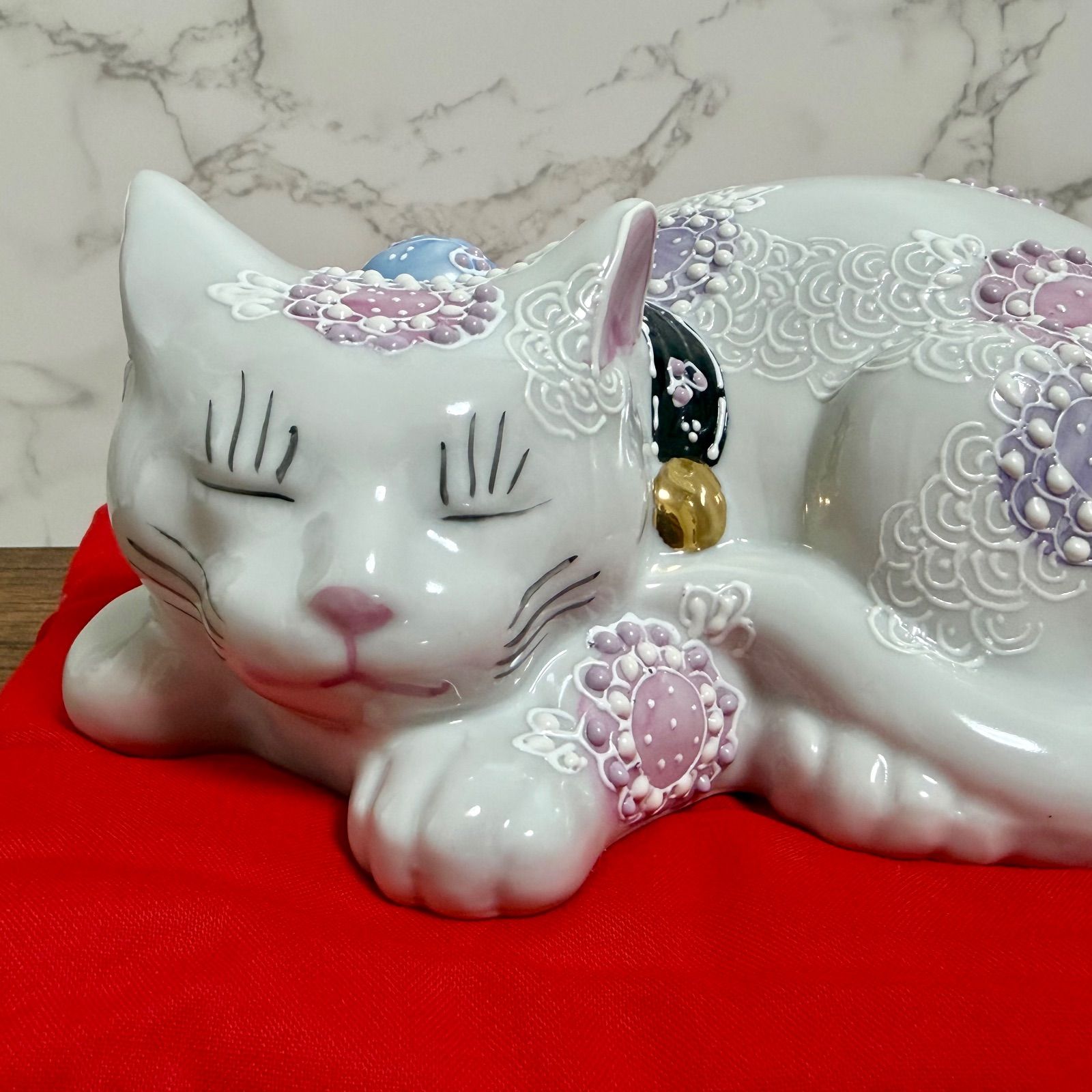 九谷焼】6号 眠り猫 花むらさき 座布団付き Kutani Ware Lucky Cat