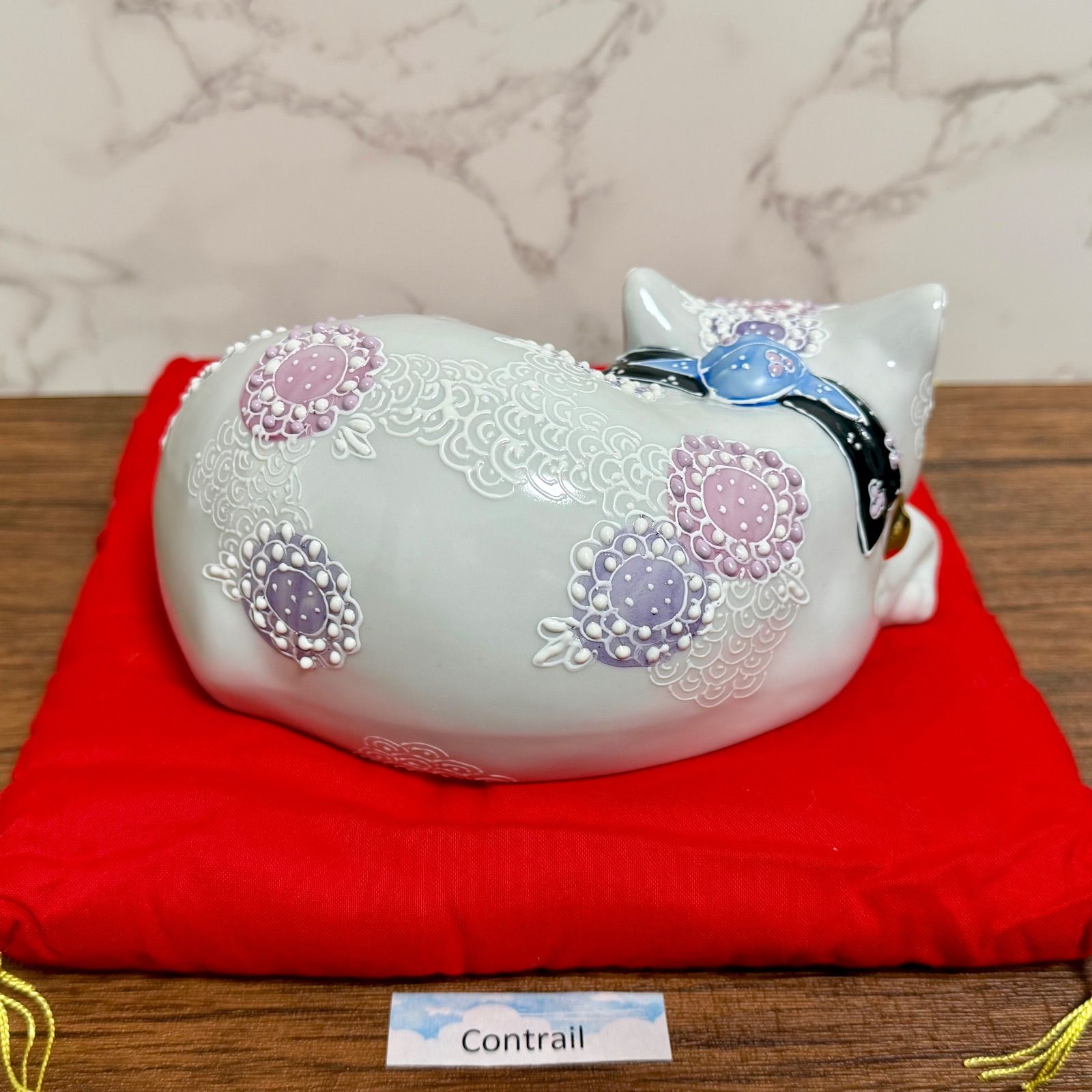 九谷焼】6号 眠り猫 花むらさき 座布団付き Kutani Ware Lucky Cat