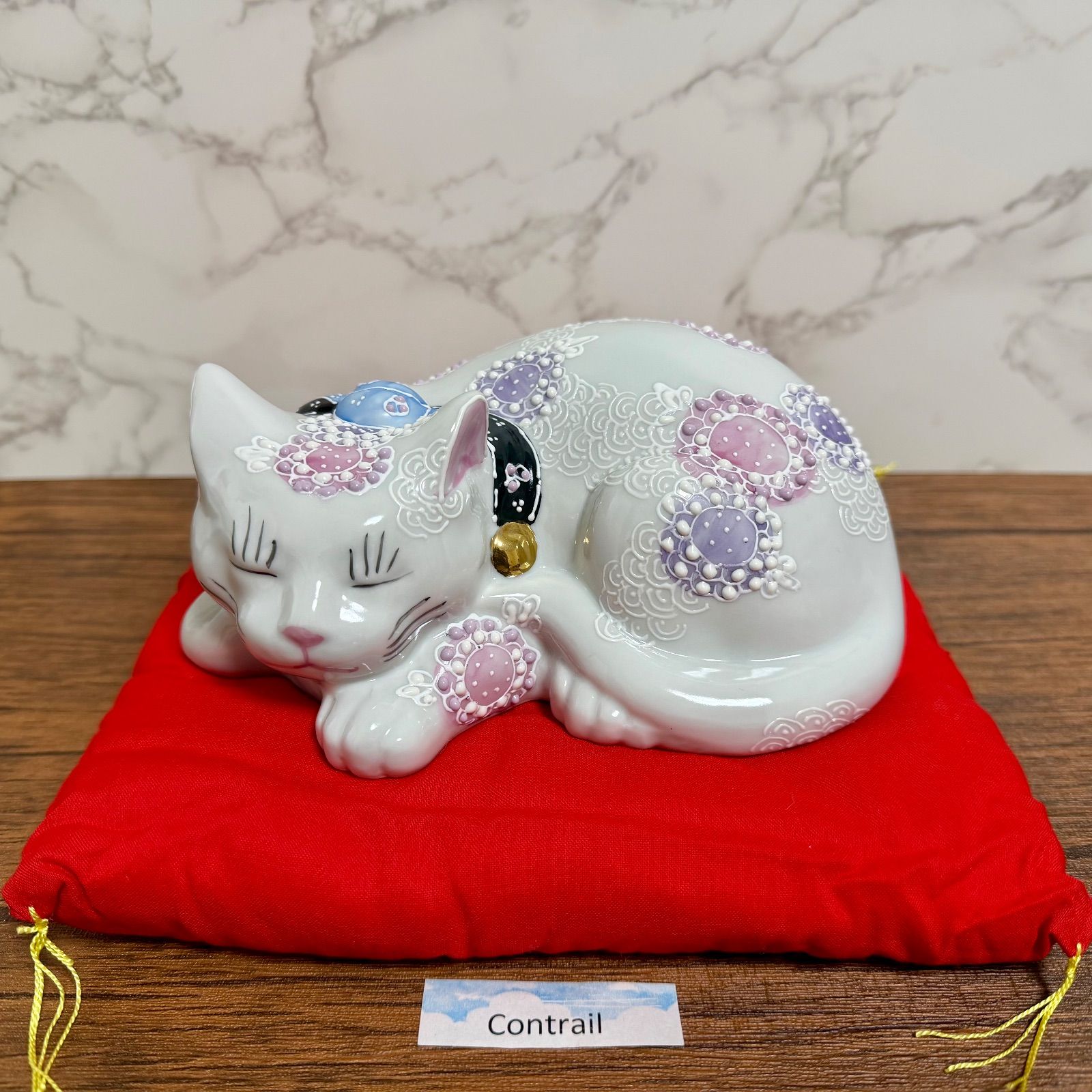 九谷焼】6号 眠り猫 花むらさき 座布団付き Kutani Ware Lucky Cat