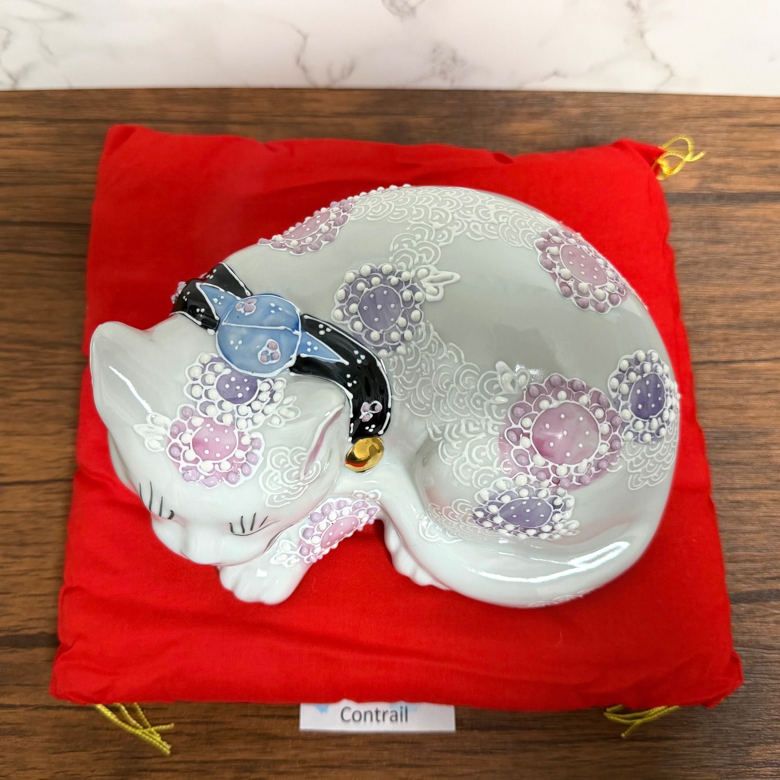 九谷焼】6号 眠り猫 花むらさき 座布団付き Kutani Ware Lucky Cat