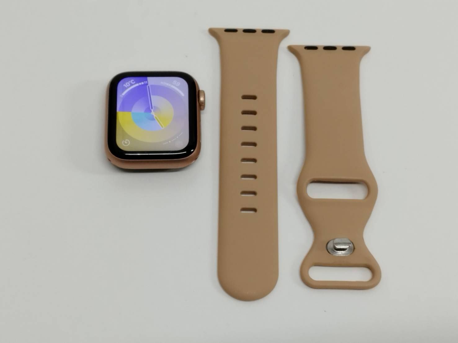 Apple Watch SE 第1世代/GPS+セルラー/40mm/A2355/ゴールド〈MKQX3J/A Apple Watch SE 第1世代/GPS+セルラー/40mm/A2355/ゴールド〈MKQX3J/A