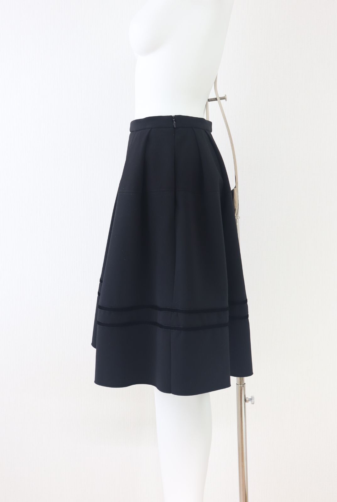 FOXEY ベロアラインタックフレアスカート 39841 黒/ブラック