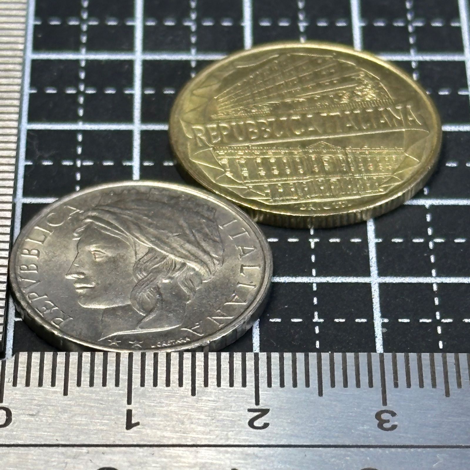 世界の旧貨幣】1994–1996年 イタリア リラ貨 100リレ＋200リレ 2枚