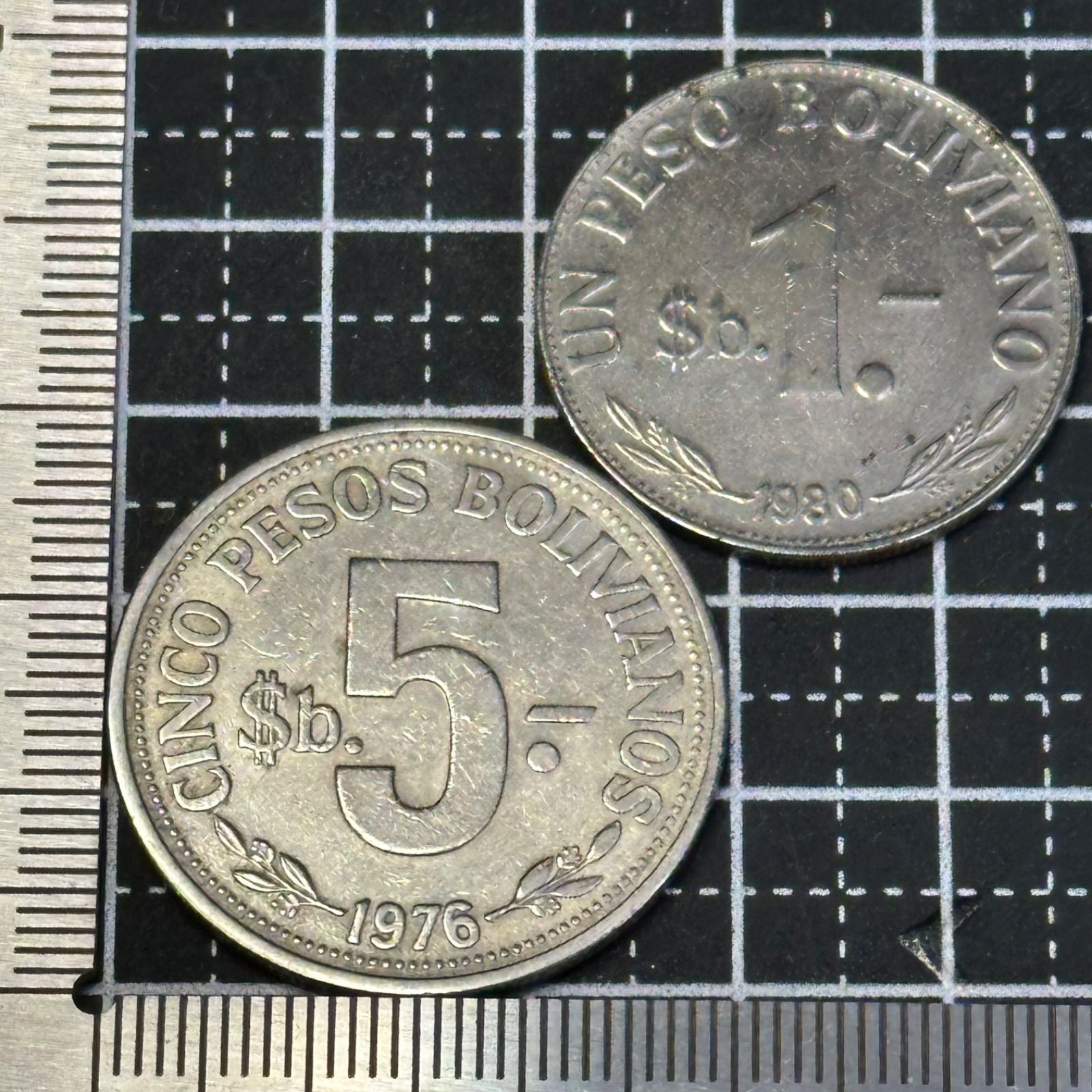 世界の旧貨幣】1976–1980年 ボリビア ペソ・ボリビアーノ 1ペソ＋5ペソ 2枚セット／共和国意匠と信仰モチーフが語る南米史 121 - メルカリ