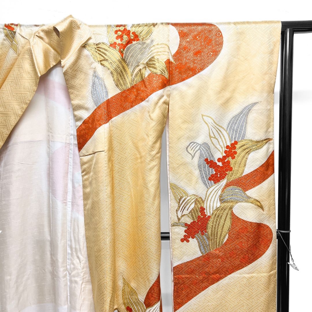 振袖 金駒刺繍 金彩 南天 百合 流水 紗綾形 成人式 着物 124b d ms