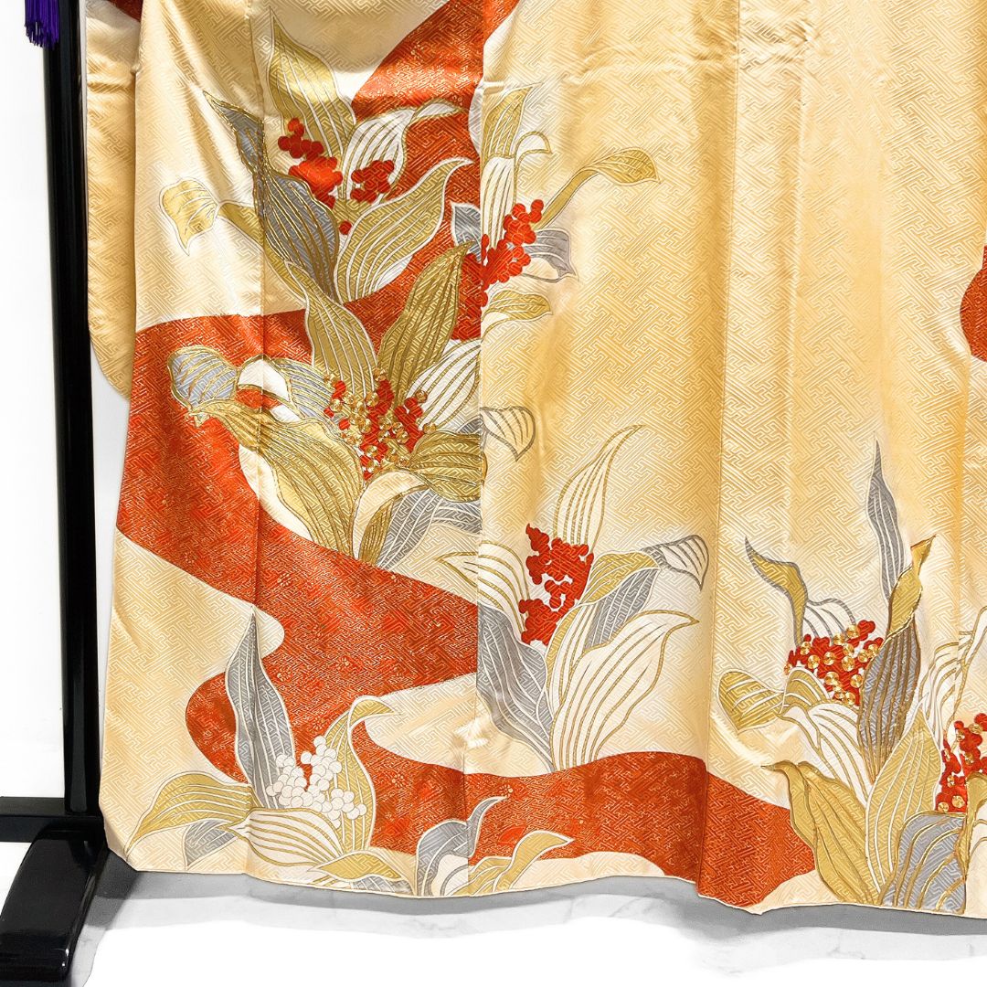 振袖 金駒刺繍 金彩 南天 百合 流水 紗綾形 成人式 着物 124b d ms