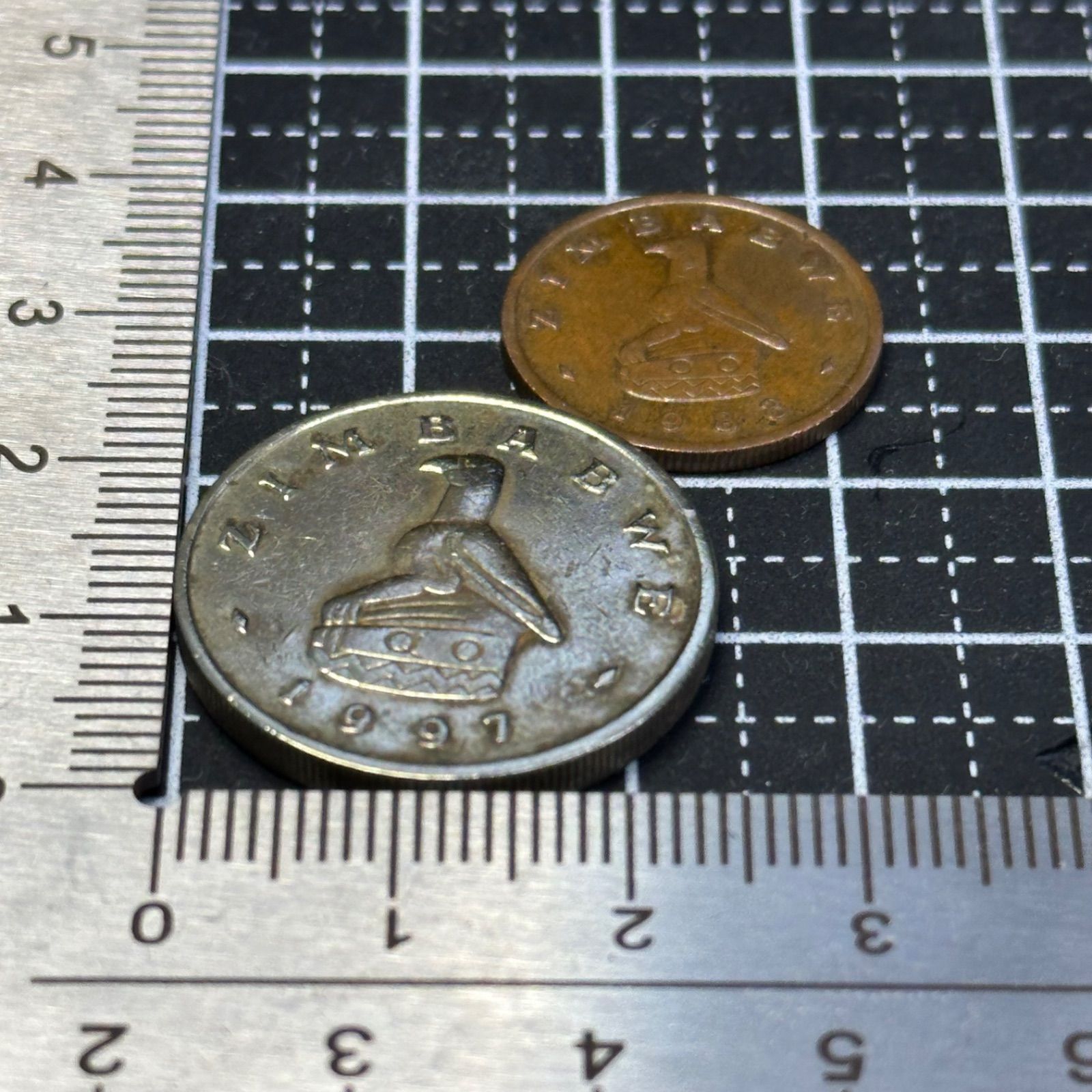 世界の旧貨幣】1988–1997年 ジンバブエ ドル貨 1セント＋2ドル 2枚