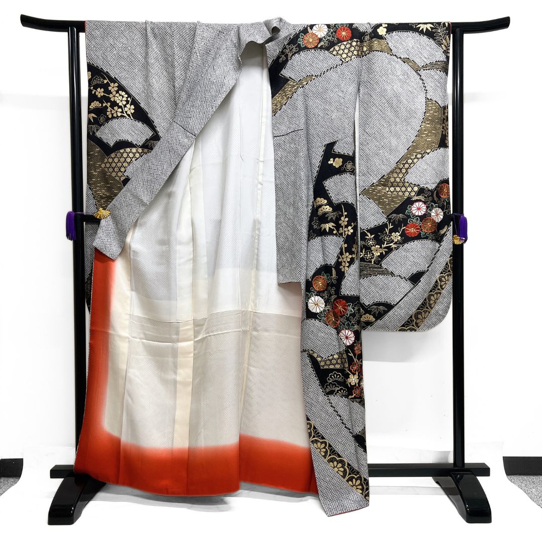 美品　総絞り　本絞り　松竹梅　金彩　駒刺繍　逸品　フルセット　振袖　振り袖 総絞りに金駒刺繍の振袖モノトーン着物