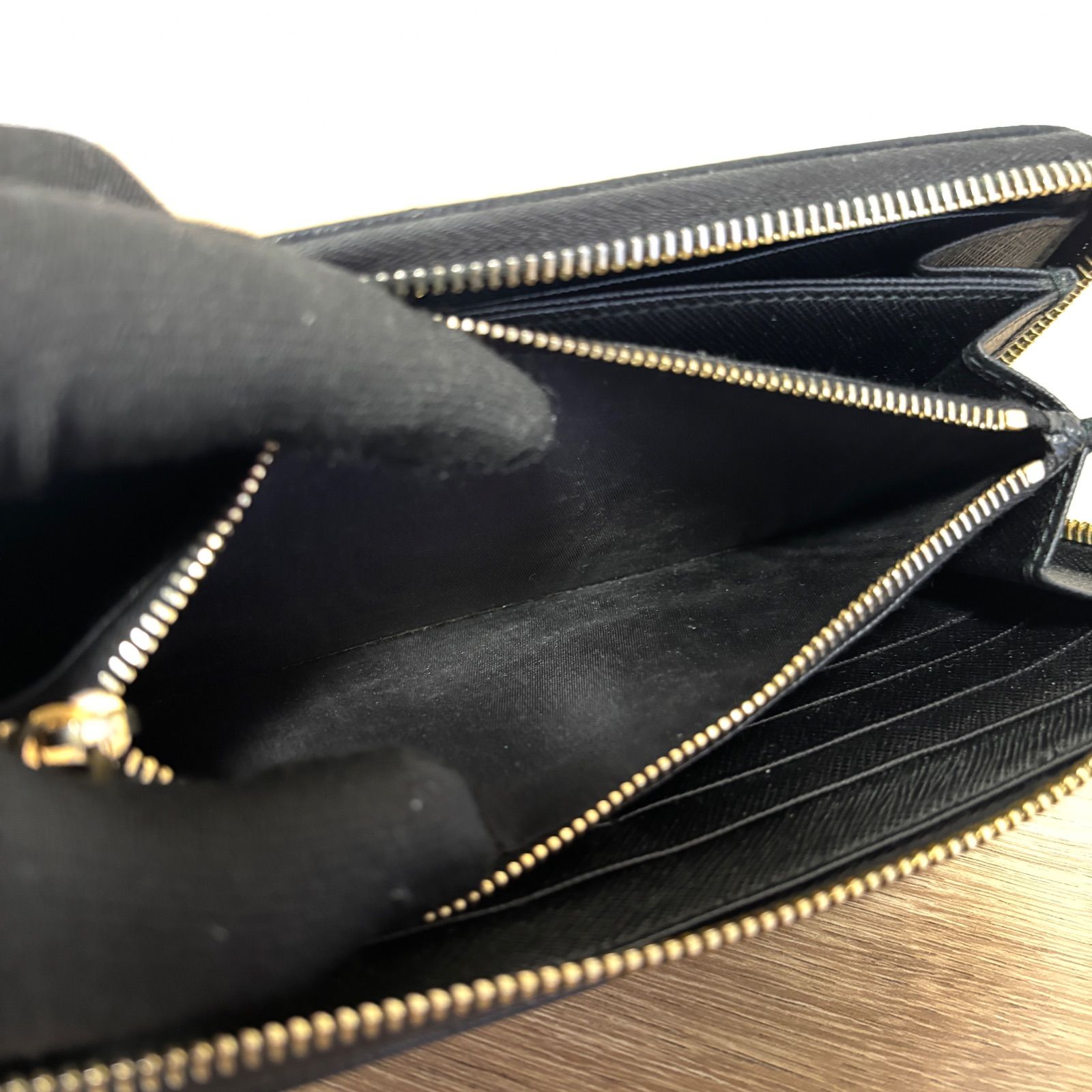 PRADA プラダ 長財布 三角ロゴ トライアングルプレート ラウンド