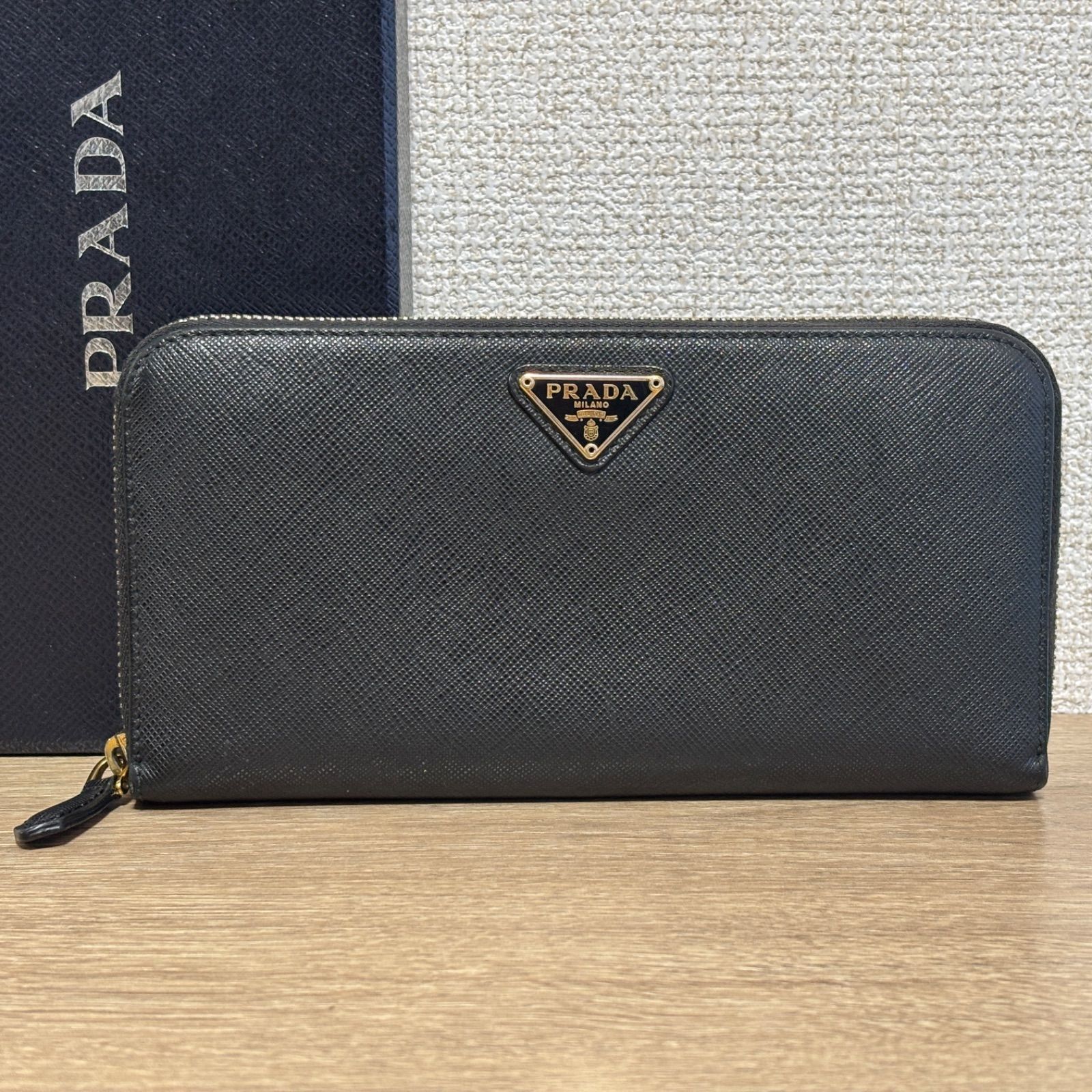 PRADA プラダ 長財布 三角ロゴ トライアングルプレート ラウンド