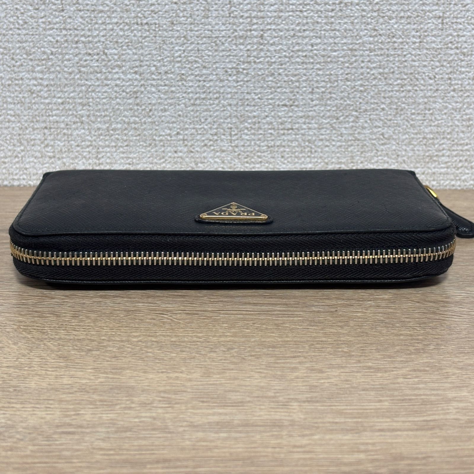 PRADA プラダ 長財布 三角ロゴ トライアングルプレート ラウンド