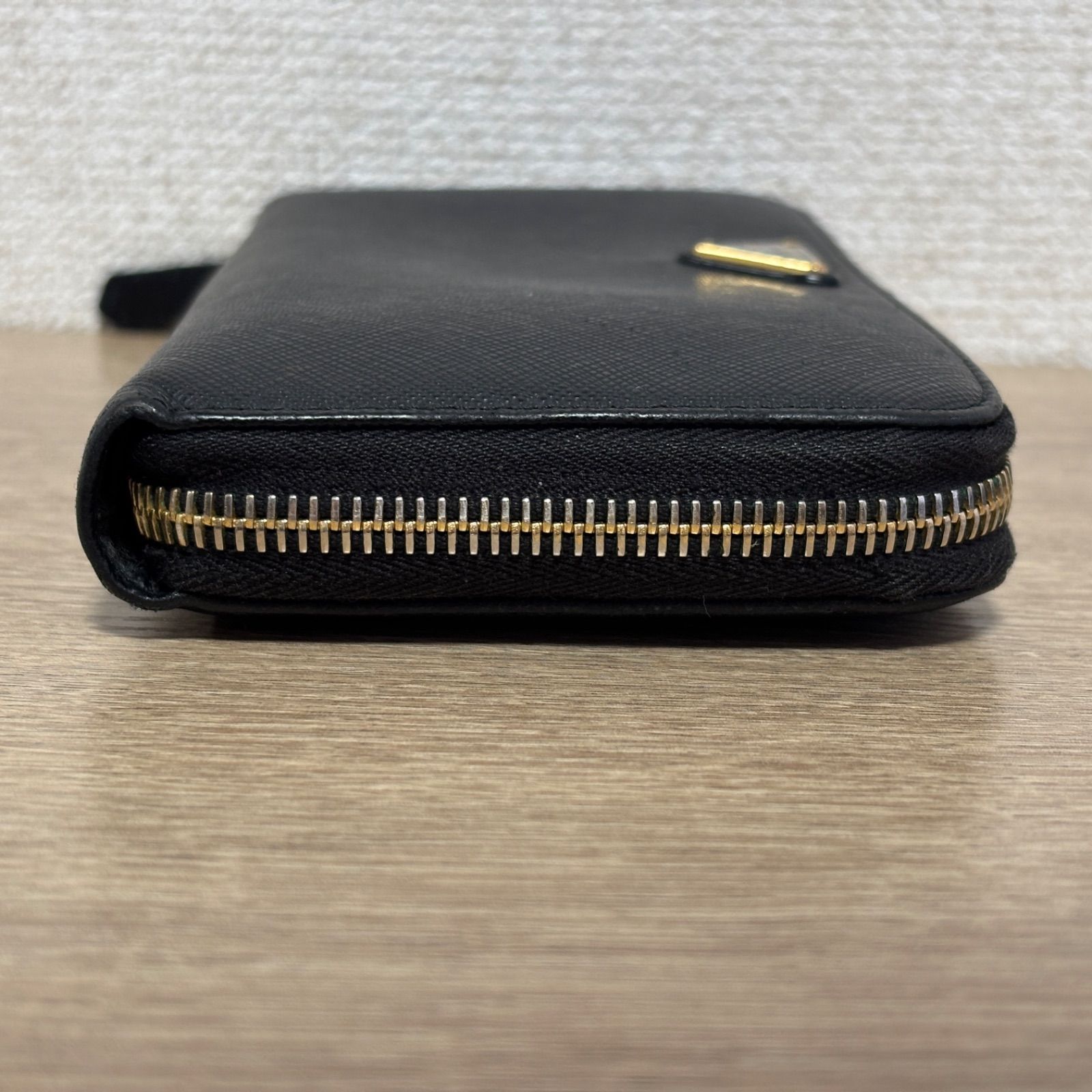 PRADA プラダ 長財布 三角ロゴ トライアングルプレート ラウンド