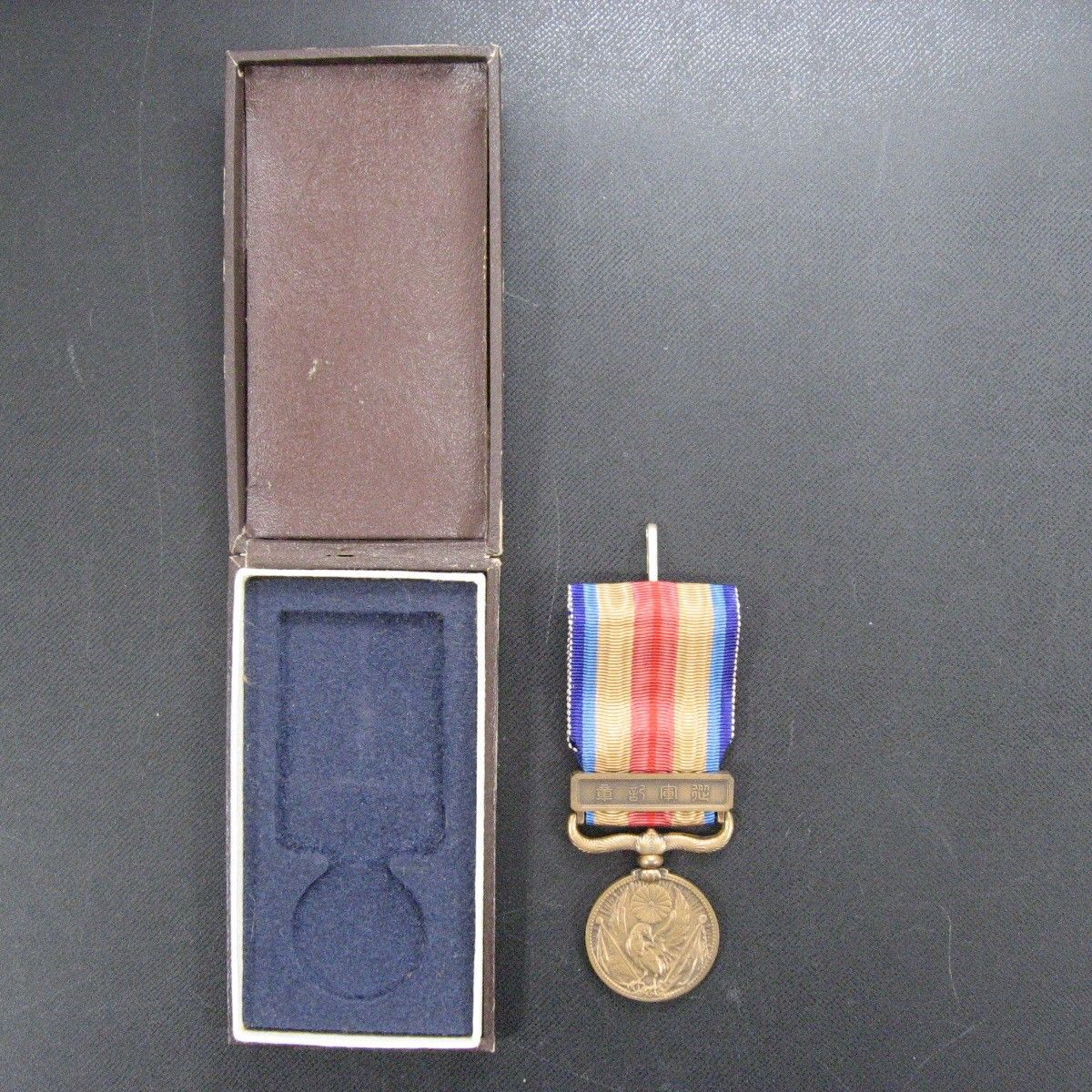 2639☆勲章□支那事変(しなじへん)□従軍記章□箱付□ケース付□送料
