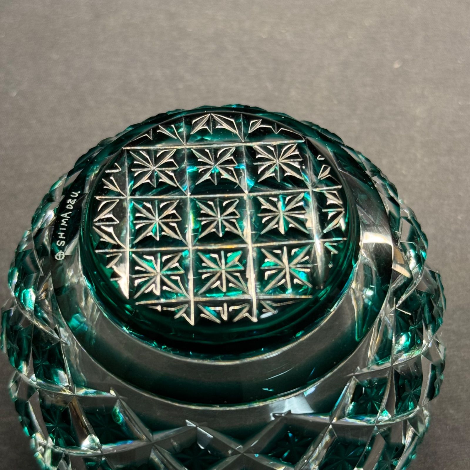 薩摩切子、緑色のガラス切子細工 木箱付き、尚古集成館 薩摩切子、緑色のガラス切子細工 木箱付き、尚古集成館 薩摩切子、緑色