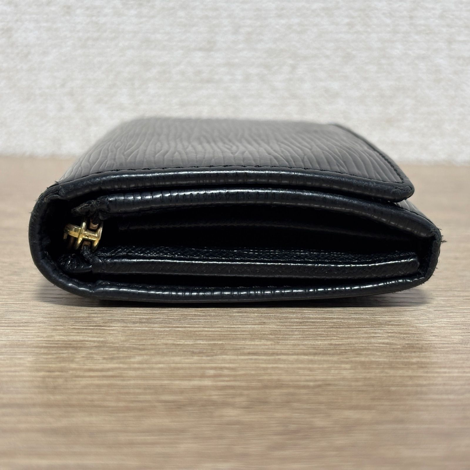 ✨美品✨ ルイヴィトン トレゾールインターナショナル　折り財布　エピ　ノアール LOUIS VUITTON ルイヴィトン エピ オファー LV トレゾール 折り財布 二