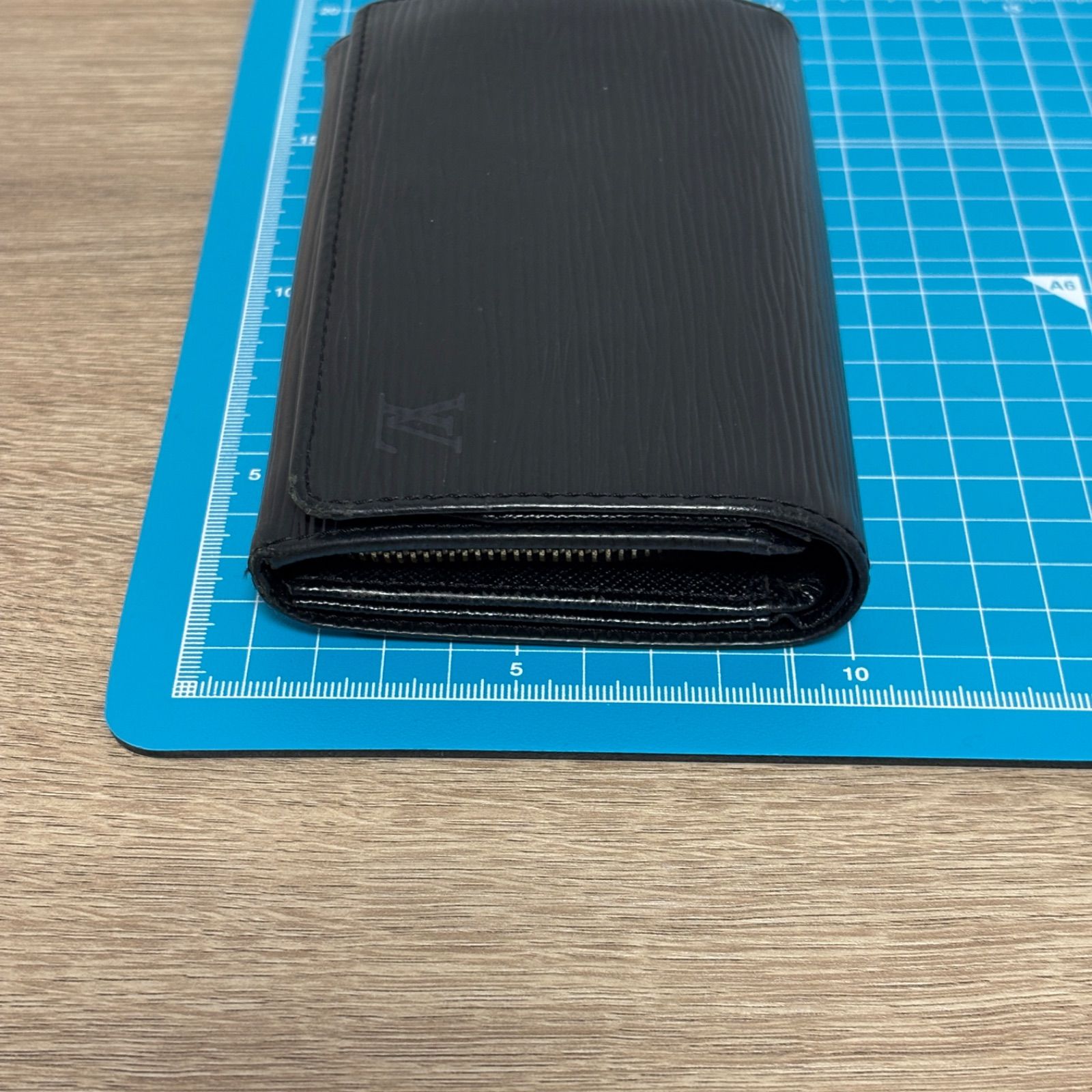 LOUIS VUITTON ルイヴィトン エピ オファー LV トレゾール 折り財布 二