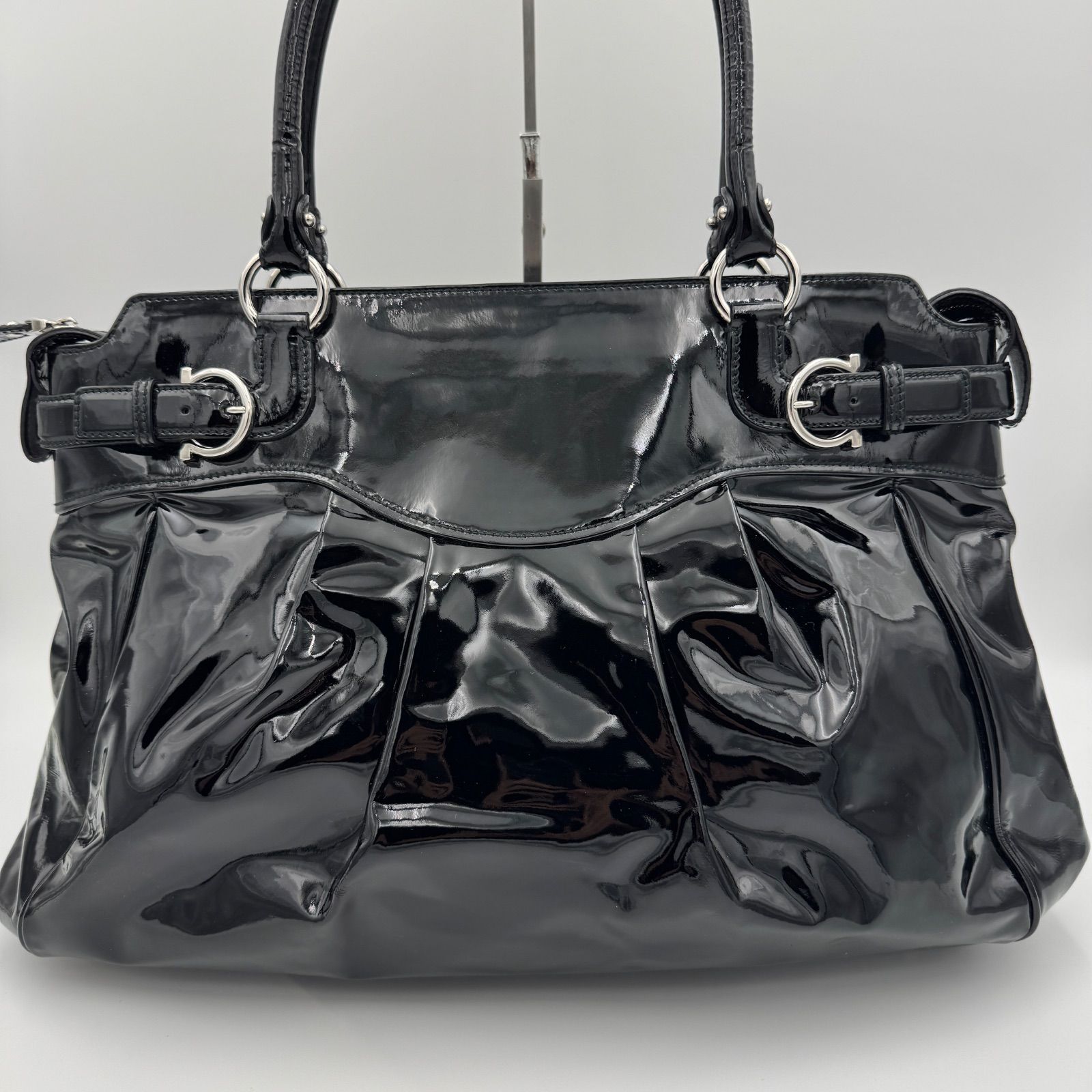 Salvatore Ferragamo サルヴァトーレフェラガモ エナメルレザー トート 