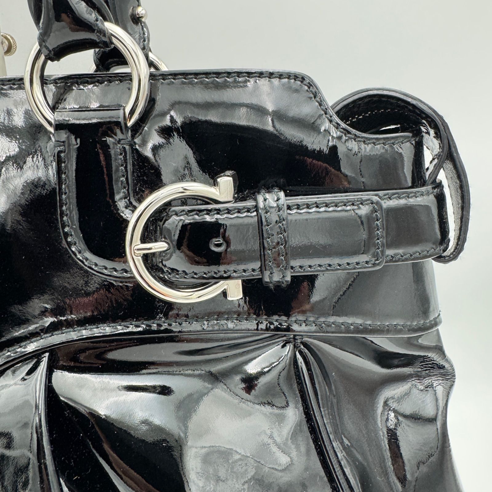 Salvatore Ferragamo サルヴァトーレフェラガモ エナメルレザー トート