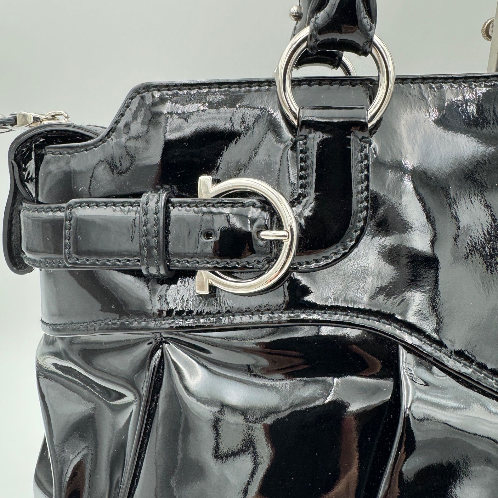 Salvatore Ferragamo サルヴァトーレフェラガモ エナメルレザー トート 