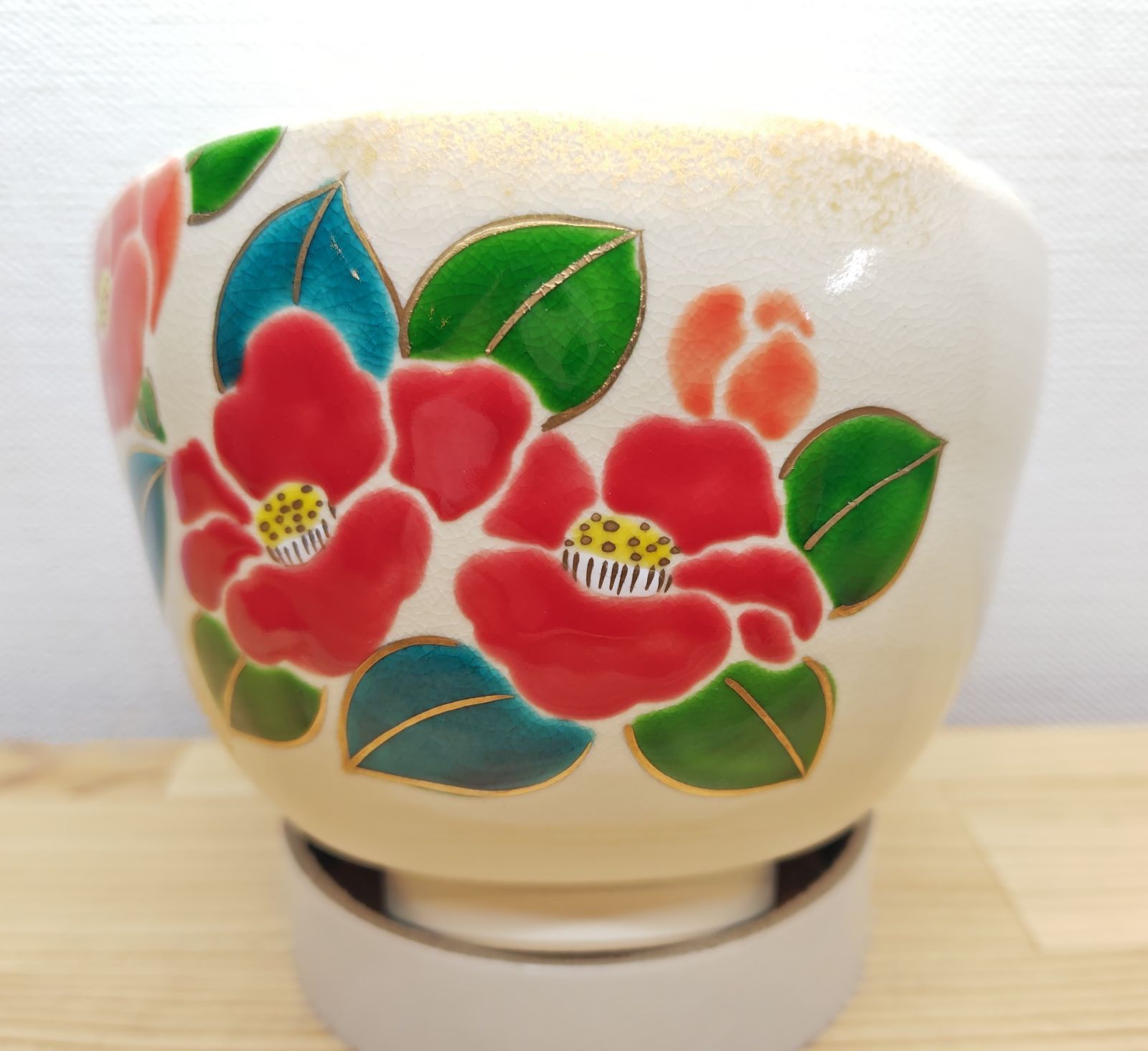 逢絢亭・新品】茶道具 茶碗 京焼 仁清 椿の絵 加藤永真 紙箱入り