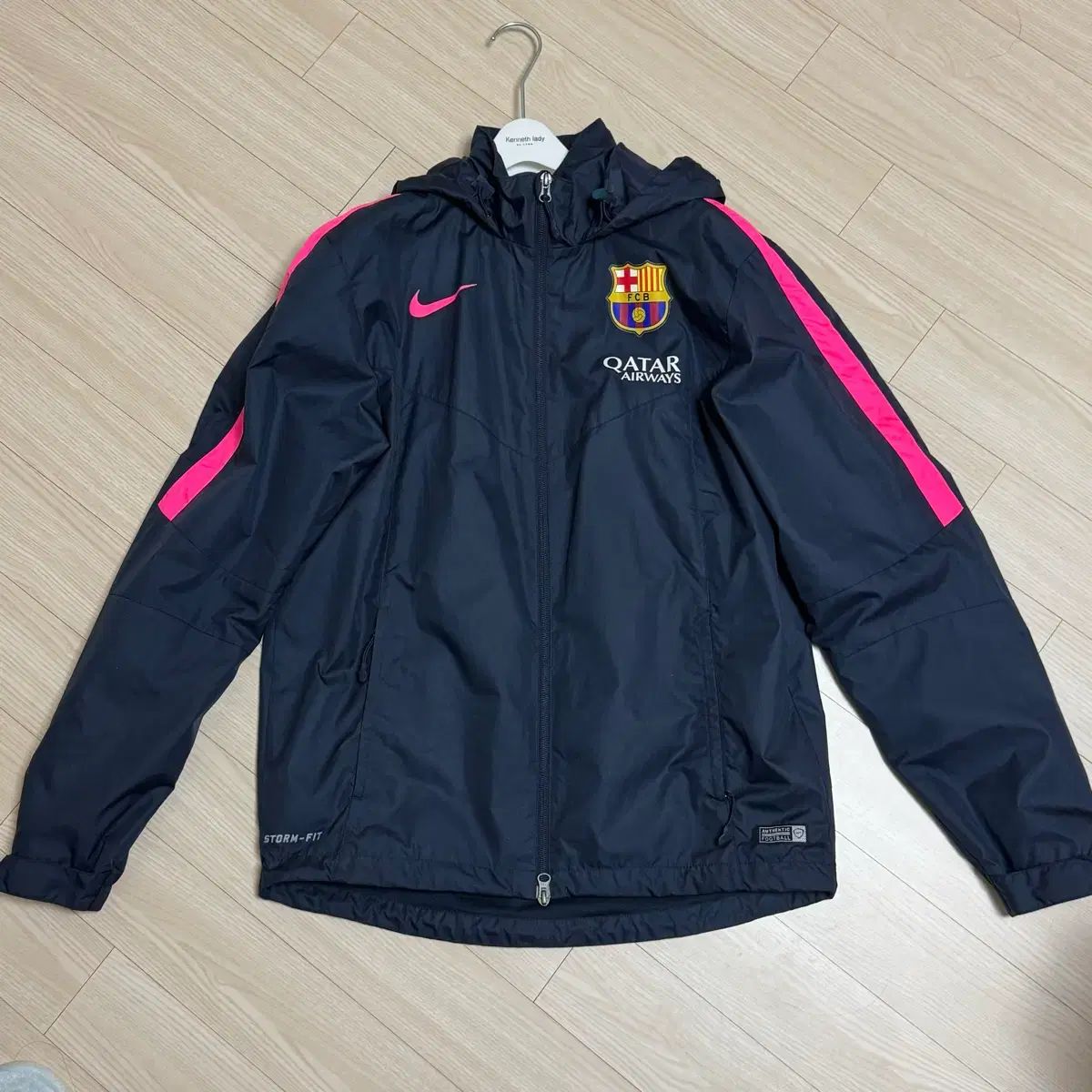 NIKE バルセロナ ウィンドブレーカー ナイキ バルセロナ フットボール ウィンドブレーカー - メルカリ