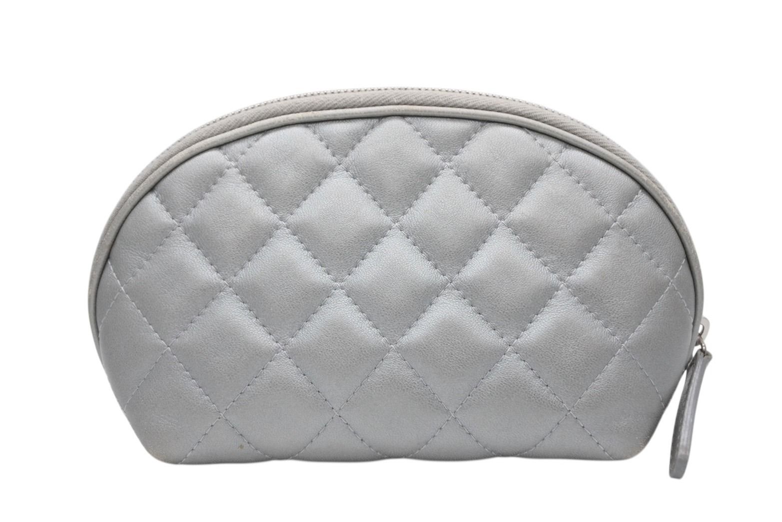 CHANEL シルバー キルティングポーチ CHANEL シャネル 2.55 ポーチ キルティング コスメポーチ 小物入れ 18