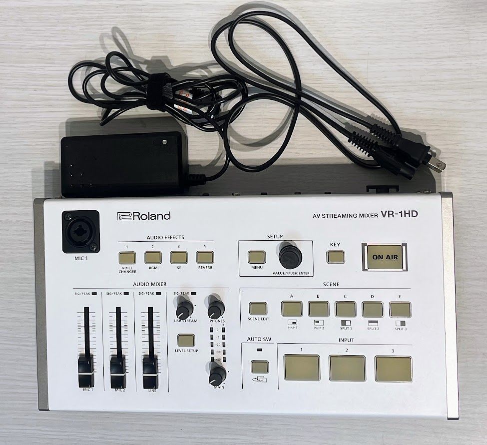 中古品】Roland VR-1HD AVストリーミング・ミキサー 通電確認済み