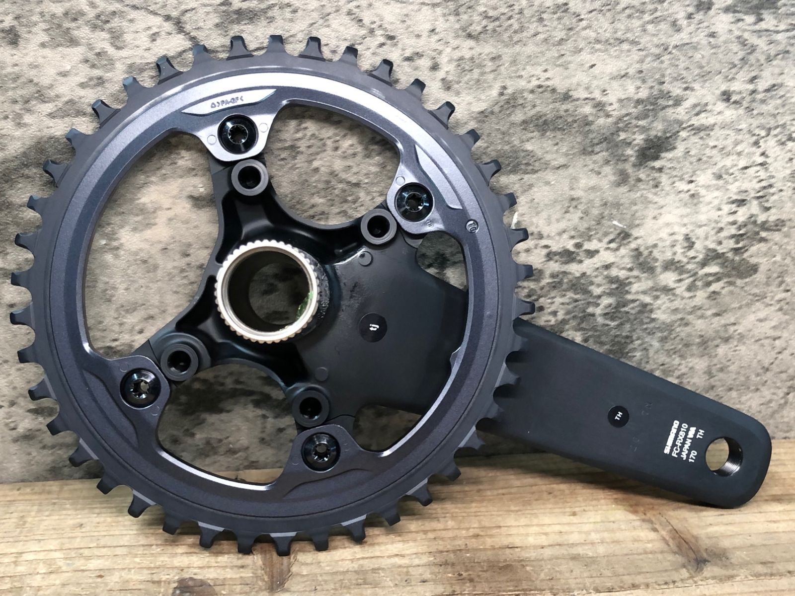 SHIMANO GRX FC-RX810 170mm 42T クランク BB付 Amazon | シマノ(SHIMANO) FC-RX810-1 42T 170mm 11S IFCRX8101CXB2