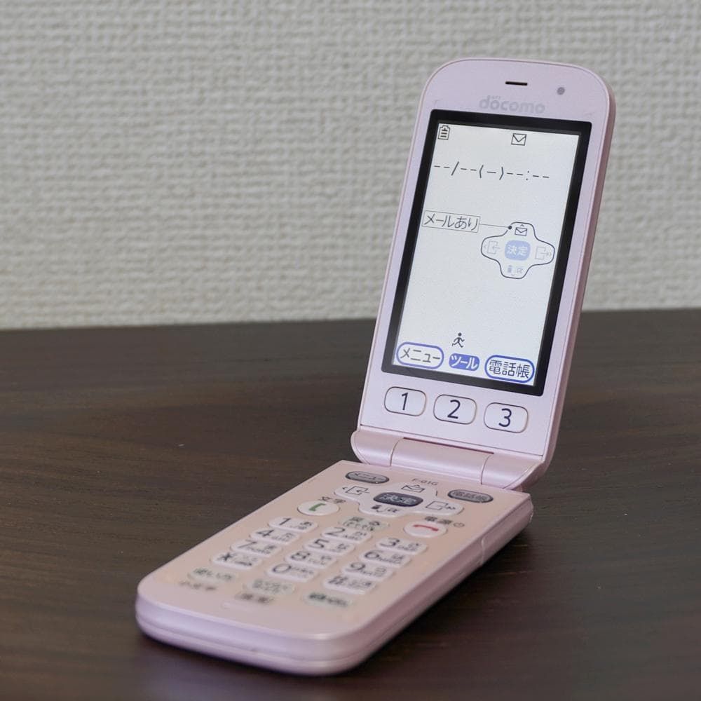 らくらくホンベーシック4 F-01G ピンク 3G 人気機種 docomo FOMA