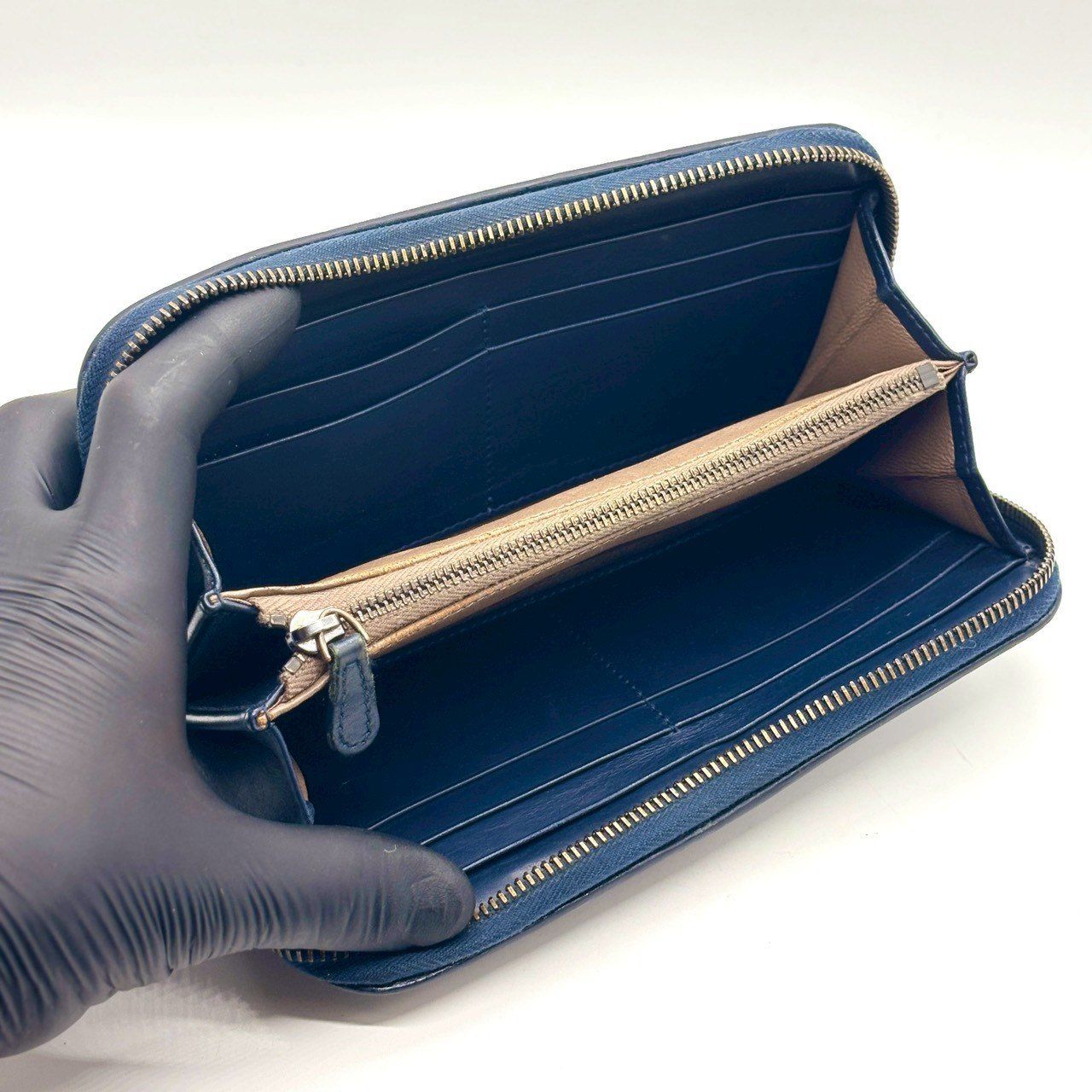 静かに格を上げる】 BOTTEGA VENETA ボッテガヴェネタ 長財布 ラウンド