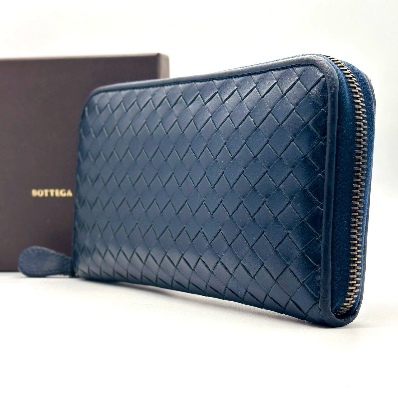 静かに格を上げる】 BOTTEGA VENETA ボッテガヴェネタ 長財布 ラウンド