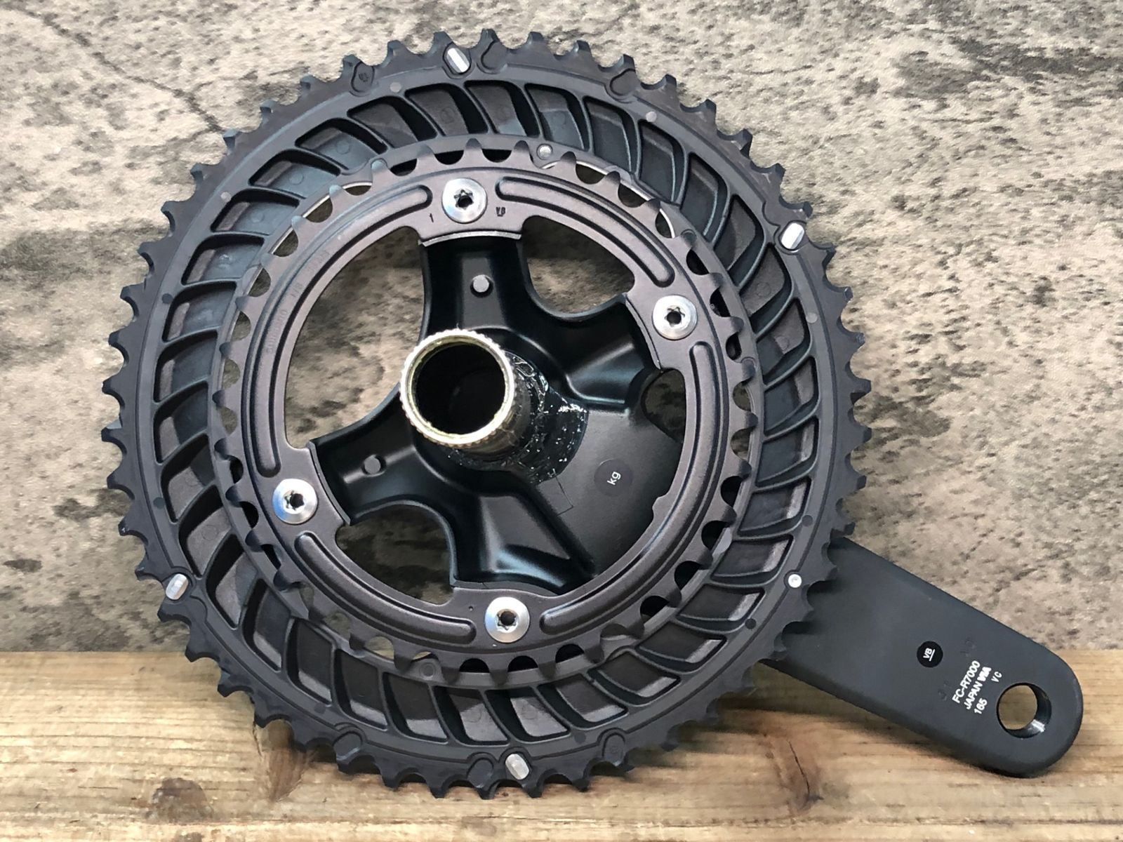 シマノ105 FC-R7000 50×34T 165mm ブラック 未使用 シマノ SHIMANO 105 FC-R7000 クランク ブラック 160mm 50/34