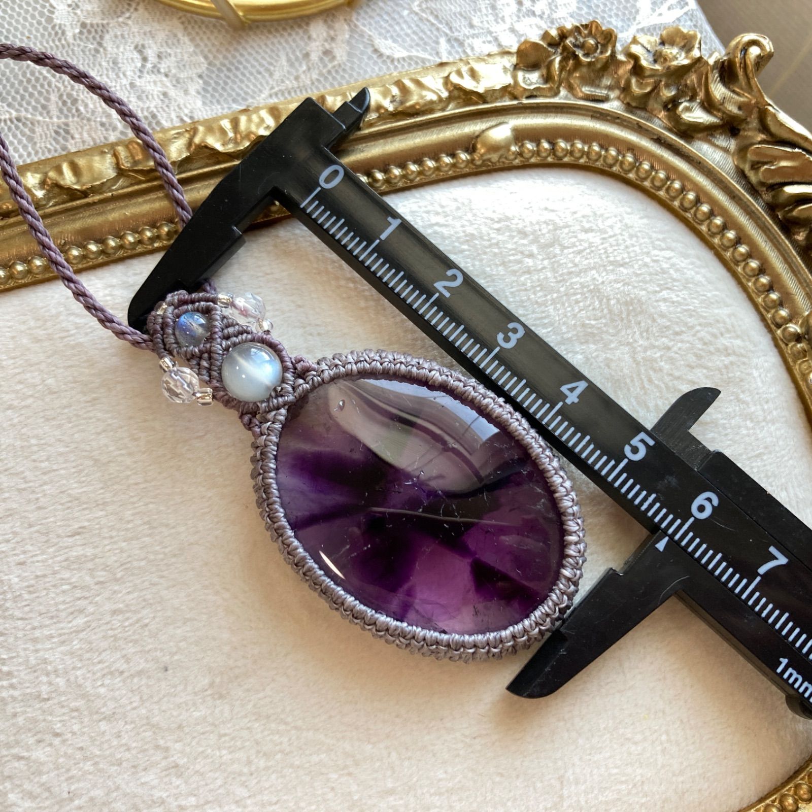 トラピッチェ模様アメジスト・大きめサイズ マクラメネックレス 金属