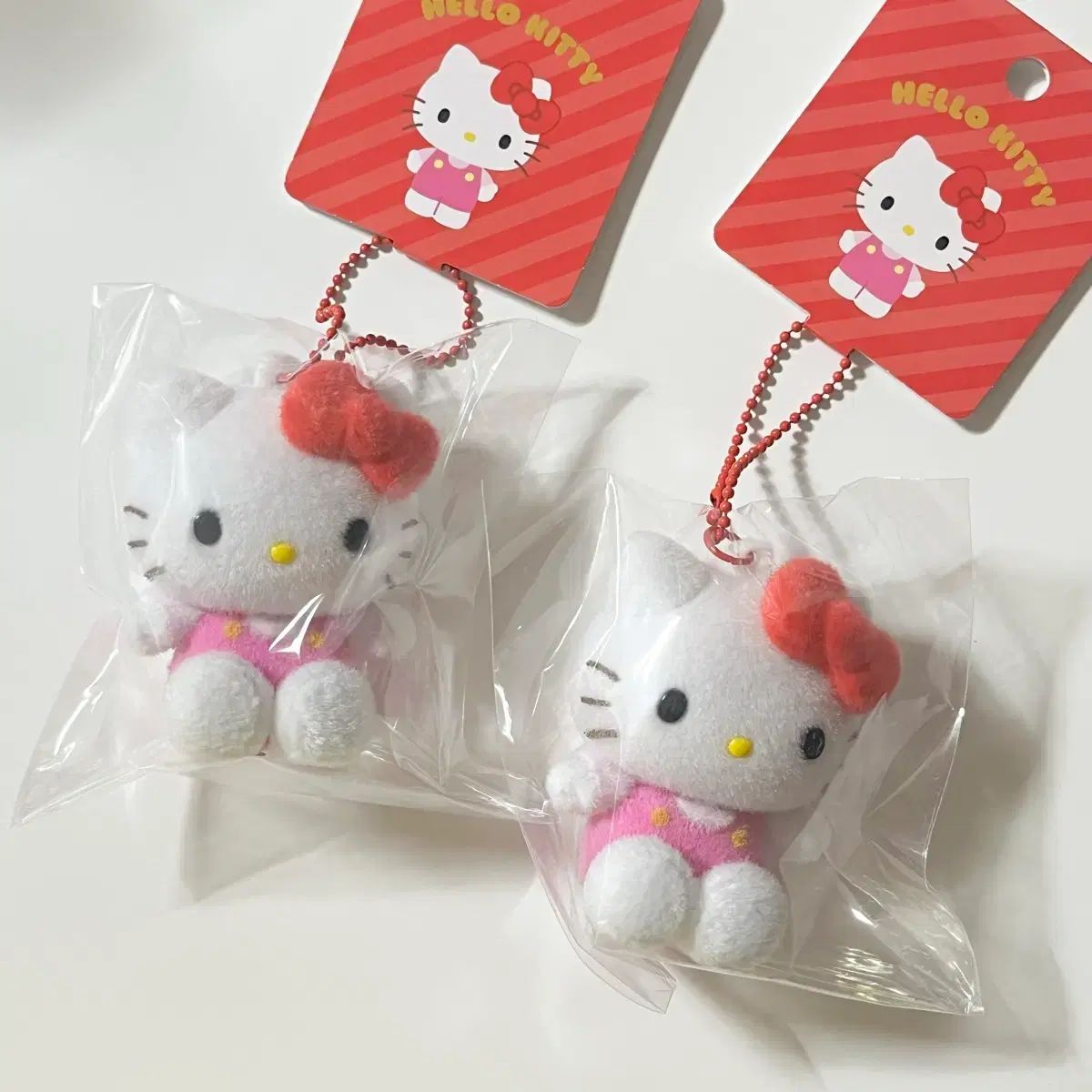 【未開封】サンリオ ハローキティ スポーツ フロッキー マスコットキーホルダー 未開封】サンリオ ハローキティ スポーツ フロッキー マスコット