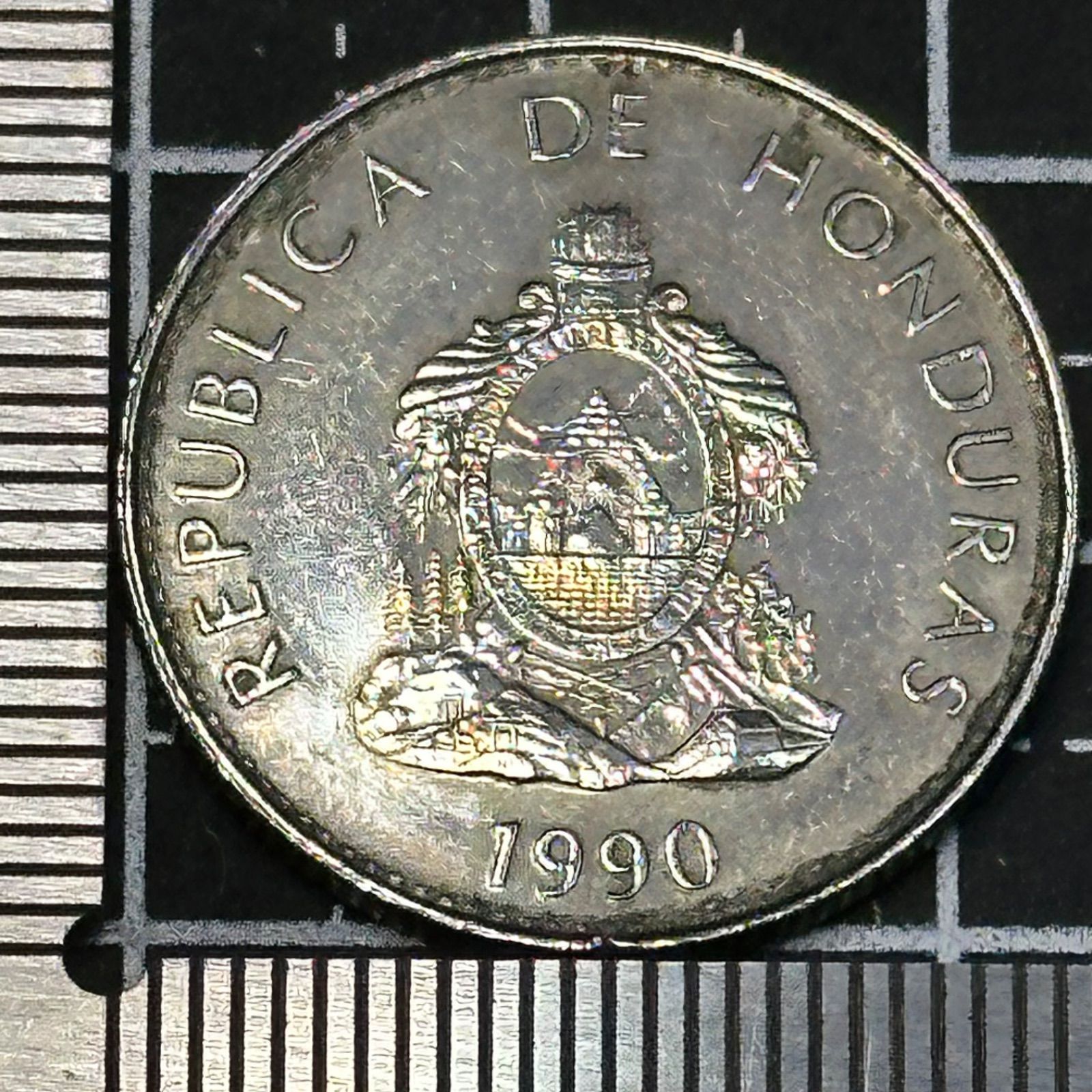 外国コイン】1990年 ホンジュラス 50センタボ硬貨／先住民肖像×国章 中