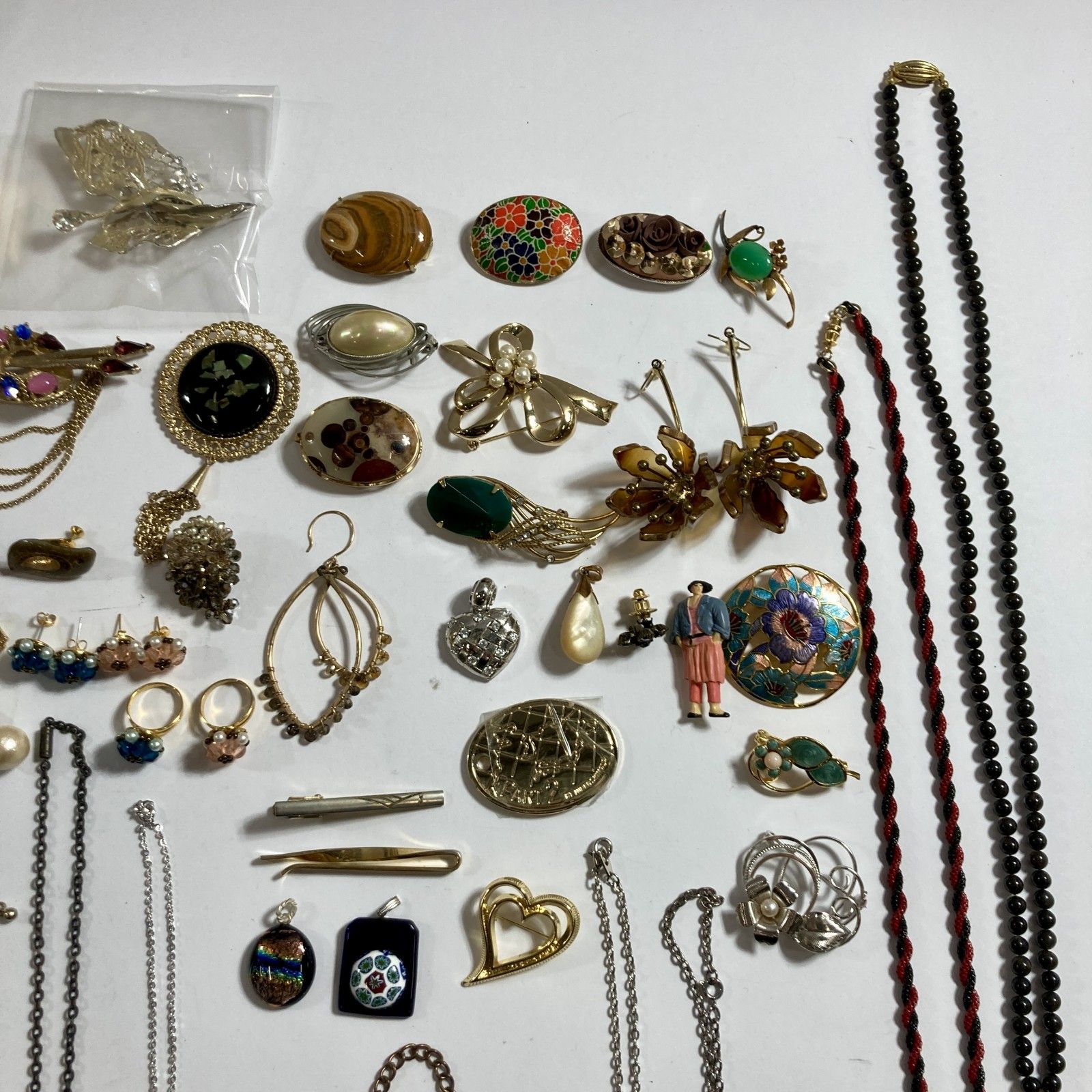 ヴィンテージ デザイン　アクセサリー　ブローチ　ネックレス　ピアス　まとめ売り ヴィンテージ アクセサリーまとめ売り ネックレス ペンダント ピアス