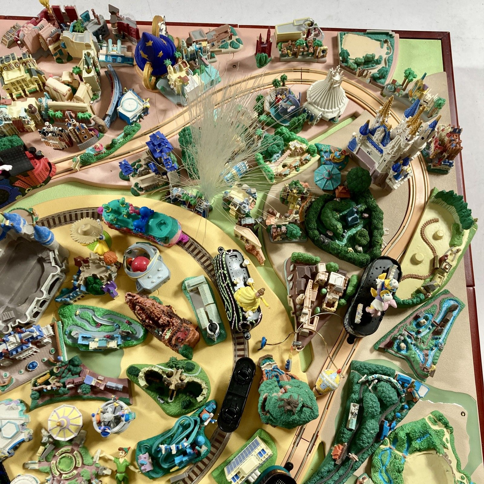 大特価　デアゴスティーニ　ディズニーパレード　ワールドリゾート　ジオラマ デアゴスティーニ ディズニーパレード ワールドリゾート フロリダ ジオラマ