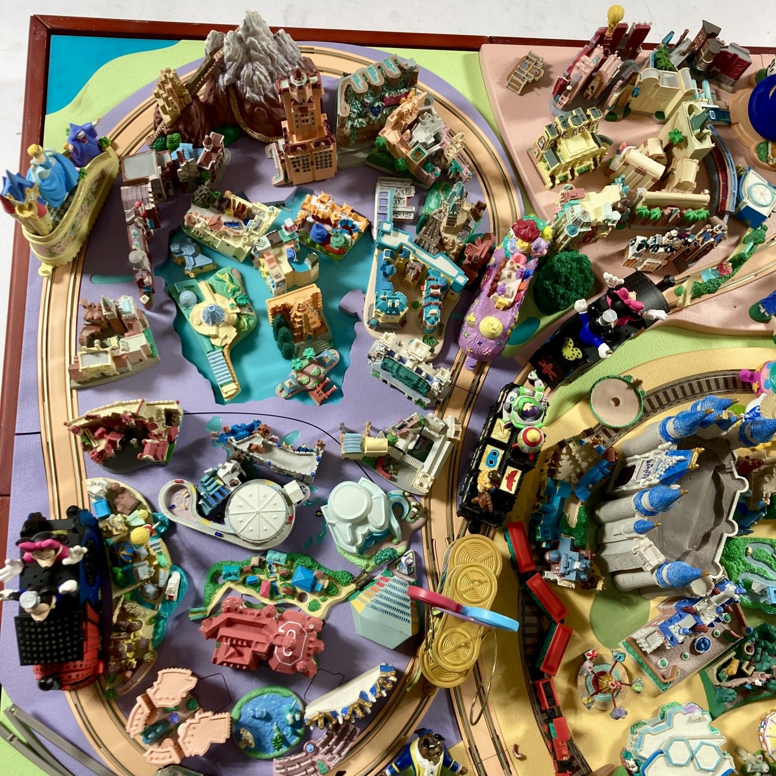 大特価　デアゴスティーニ　ディズニーパレード　ワールドリゾート　ジオラマ デアゴスティーニ ディズニーパレード ワールドリゾート フロリダ ジオラマ