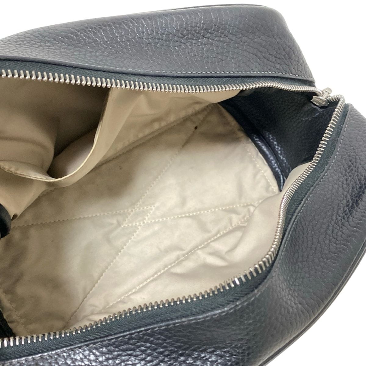 HERMES(エルメス) ポーチ トゥルース ヴィクトリアGM 黒 シルバー金具