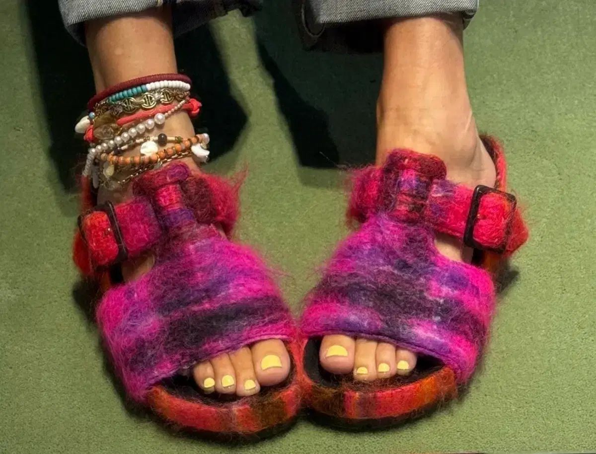 セリーヌ ボクシー モヘア フラット サンダル - メルカリ