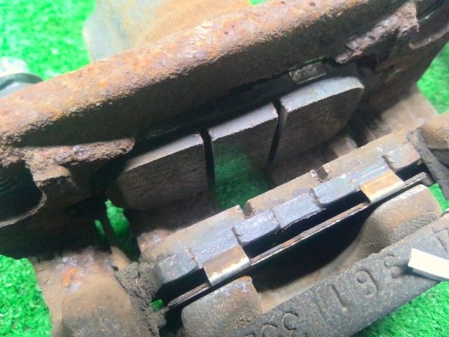 エクストレイル DBA-NT31 左Rキャリパー 44001-JG00A 自社品番250656