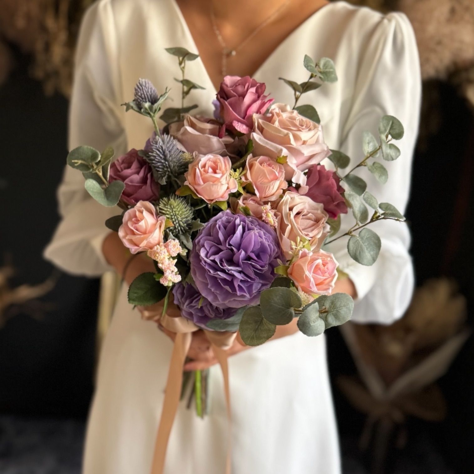 くすみピンク×紫クラシカルクラッチブーケブートニア