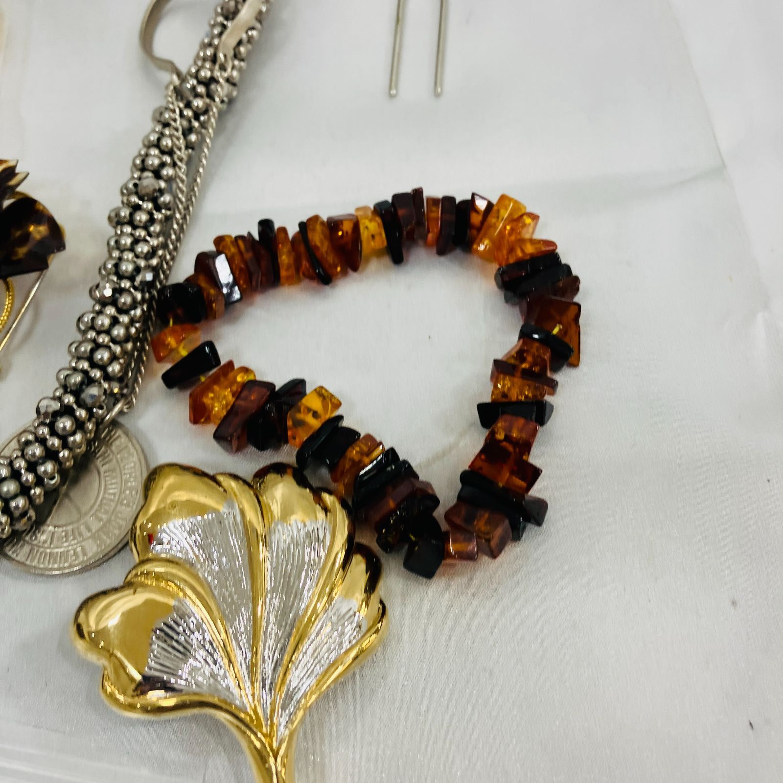 大量アクセサリー　まとめ売り　ネックレス　ブローチ　ブレス　(12) 大量アクセサリー まとめ売り ネックレス ブローチ ブレス (12) 2025年