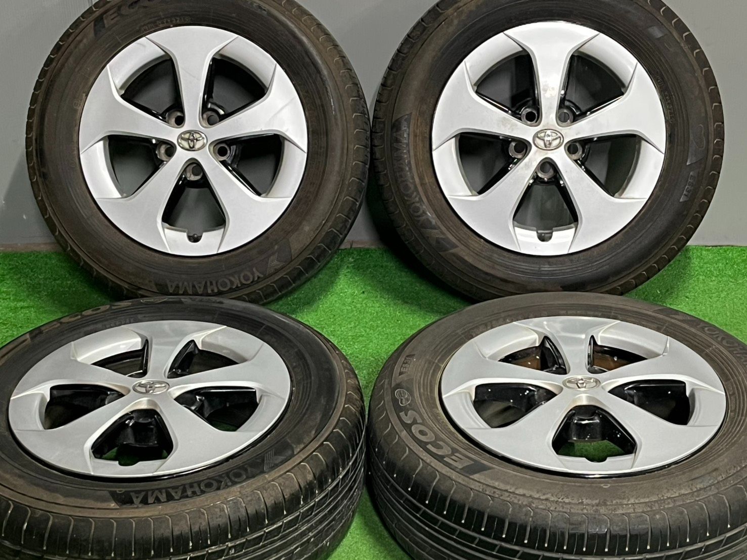 美品❗️ヨコハマ ECOS 15インチタイヤ　4本セット　プリウス 交換用に！】トヨタ 30 プリウス 純正 15in 6J+45 PCD100 ヨコハマ
